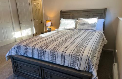 South Addition Apartment | Downtown Coastal Trail 2 BDR 1 BTH Sleeps 2-6
