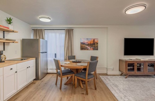 Downtown Anchorage Apartment | Downtown Coastal View 1 Bedroom