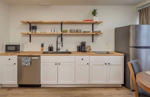Downtown Anchorage Apartment | Downtown Coastal View 1 Bedroom