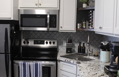 Downtown Little Rock Apartment | Downtown Comfort: Capital Manor Getaway