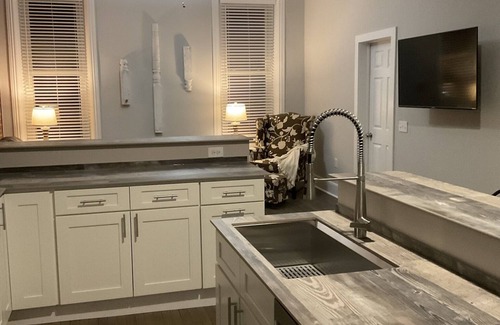 Historic Downtown Bedford Apartment | Downtown Comfort for your family in the heart of shopping & restaurants.