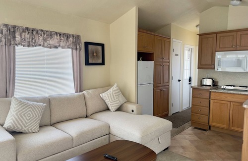 Hanford House | Downtown Comfy Mobile Home Stay