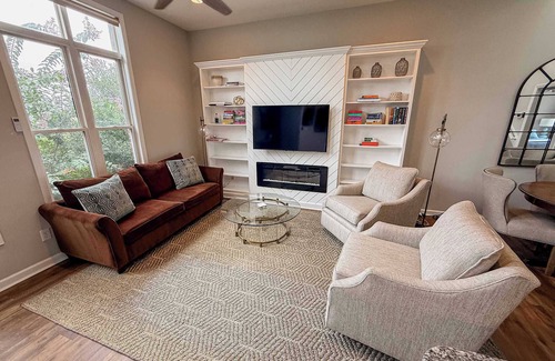 Downtown Condo | Downtown Condo - 2BR, 2BA, Walk to Everything!