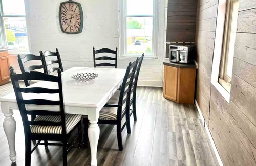 Owensboro Condo | Downtown condo Cozy 2-bedroom with WiFi, AC in charming Owensboro