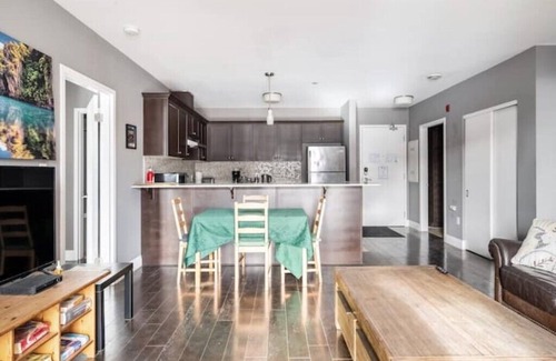 Downtown Condo | Downtown Condo (License No. 23 112884 STR)