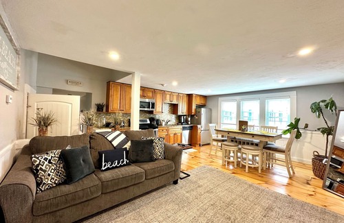 Fifth Ward Condo | Downtown Condo on Thames Street