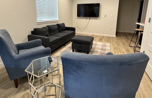 Hilltop Apartment | Downtown condo