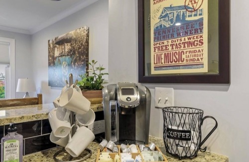 North Capitol Condo | Downtown Condo - Walkable to Broadway & Nissan Std - Free Covered Parking - Pool