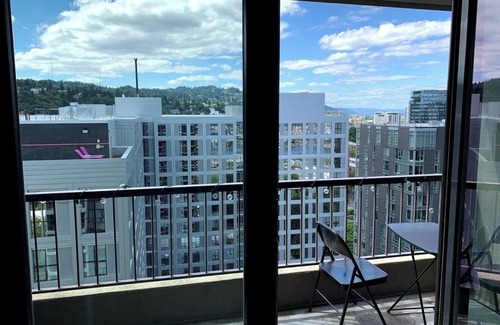 Downtown Portland Condo | Downtown condo with free parking