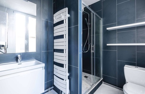 Hincmar Apartment | Downtown: Confort Moderne, Fiber Optics, Netflix, Parking