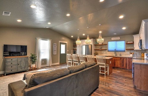 Grand Junction House | Downtown Cottage on White w/private HOT TUB