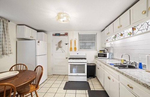 Biloxi House | Downtown Cottage! Walk/Cart Everywhere, 2 King Beds