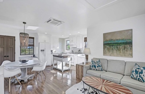 Columbia House | Downtown Cottage with Zen Garden