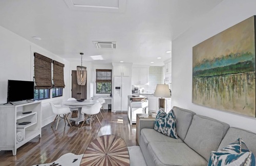 Columbia House | Downtown Cottage with Zen Garden