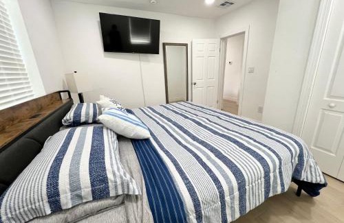 North Hyde Park Apartment | Downtown Cozy 1B-1B #1