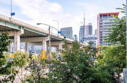 CityPlace Apartment | Downtown Cozy 1BR Condo- Steps from Lake & King street