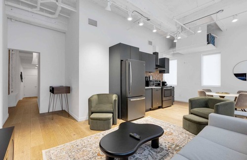 Downtown Montreal Apartment | Downtown|Cozy 1BR+Sofa Bed |2 Baths| Walk Everywhere