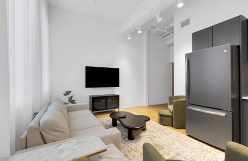 Downtown Montreal Apartment | Downtown|Cozy 1BR+Sofa Bed |2 Baths| Walk Everywhere
