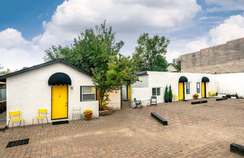 Southside Cottage | Downtown Cozy Condo -Walk to Best Diners, Breweries, NAU, Historic Flagstaff!