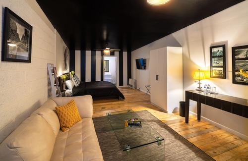 Southside Cottage | Downtown Cozy Condo -Walk to Best Diners, Breweries, NAU, Historic Flagstaff!