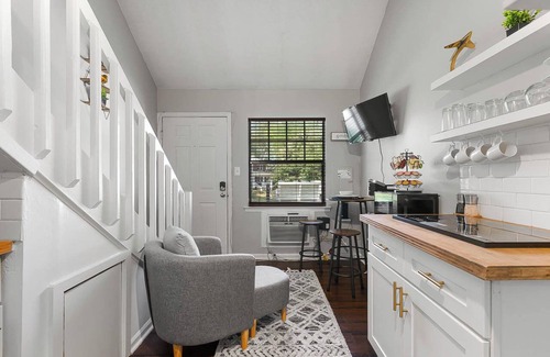 Southwest Raleigh Apartment | Downtown Cozy Loft