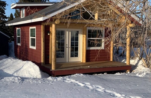 Victor Cabin | Downtown Cozy Red Cabin