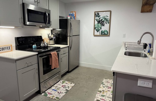 Wilson Apartment | Downtown Cozy Whirligig Stay