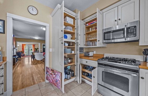 Grand Junction House | Downtown craftsman home with hot tub. 3 blocks from restaurants, shops and bars.