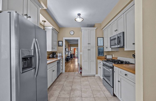 Grand Junction House | Downtown craftsman home with hot tub. 3 blocks from restaurants, shops and bars.
