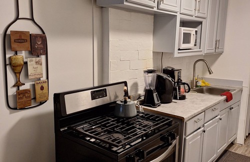 Mechanicsville Apartment | DOWNTOWN @ CUTE & COZY