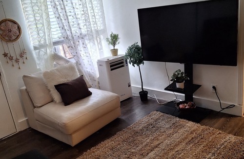 Mechanicsville Apartment | DOWNTOWN @ CUTE & COZY