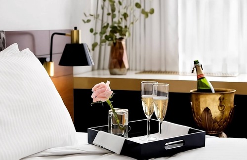 Connecticut Ave - K Street Hotel | Downtown D.C. King Room – Near National Mall & Georgetown