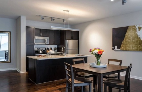 Downtown Dallas Apartment | Downtown Dallas CozySuites w/gym #2