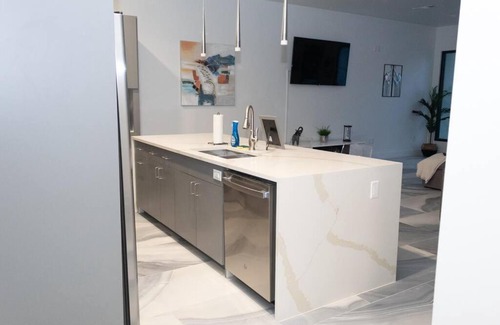 Cedars Apartment | Downtown Dallas Modern Townhome