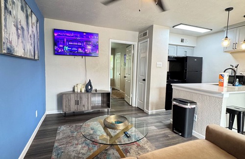 Park Central Apartment | Downtown Dallas Urban Escape