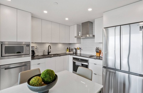 Downtown Kelowna Apartment | Downtown Delight: Chic 2-Bed Apartment in Kelowna's Heart