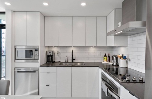 Downtown Kelowna Apartment | Downtown Delight: Chic 2-Bed Apartment in Kelowna's Heart