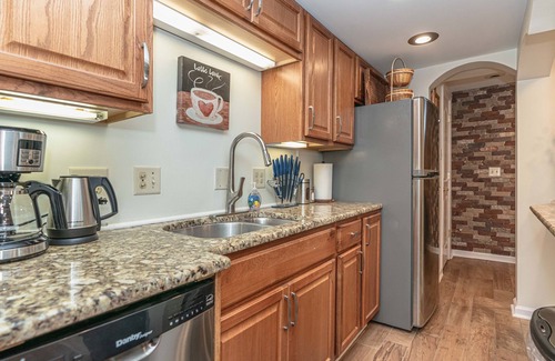 Water Hill Apartment | Downtown Delight! Cozy, 1 Bedroom garden apartment