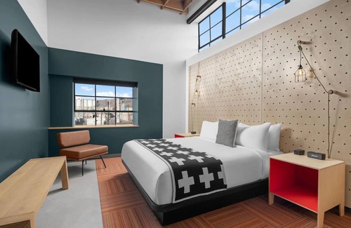 People's Freeway Hotel | Downtown Delight at evo, Gateway to Outdoor Adventure, Dog-Friendly!