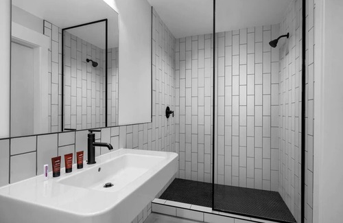 People's Freeway Hotel | Downtown Delight at evo, Gateway to Outdoor Adventure, Dog-Friendly!