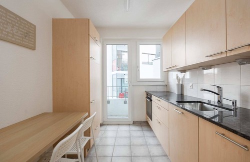 Oerlikon Apartment | Downtown Dream: 3.5BR with Balcony and Style BA42