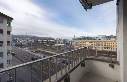 Oerlikon Apartment | Downtown Dream 3,5BR with Balcony and Style