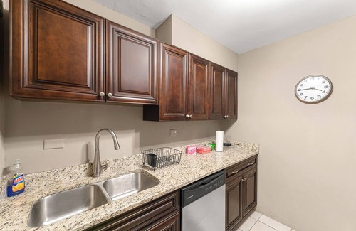 Peachtree Center Condo | Downtown Dream: Luxury High Rise 1-bedroom Getaway Awaits