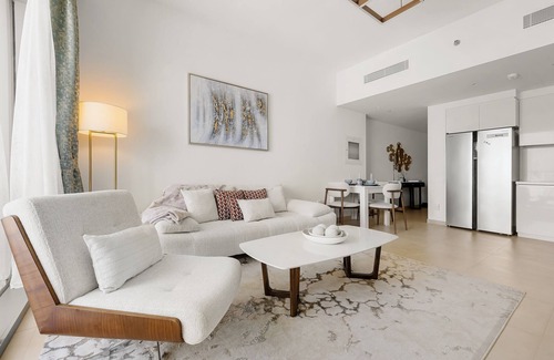 Bur Dubai Condo | Downtown Dubai Luxury Condo, 2 minute walk to Dubai Mall