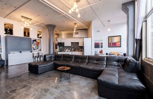 West Main Historic District Apartment | Downtown Duplex with Panoramic View (12 Beds)