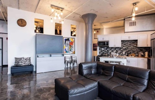 West Main Historic District Apartment | Downtown Duplex with Panoramic View (12 Beds)