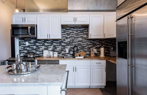 West Main Historic District Apartment | Downtown Duplex with Panoramic View (12 Beds)