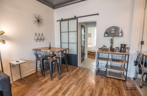 Downtown Apartment | Downtown Dwelling 1612