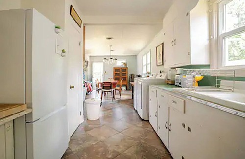 Georgetown House | Downtown Escape! Artist's 1930's Cottage