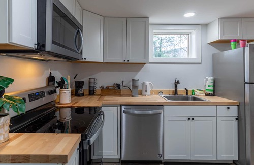 West Jefferson House | Downtown Escape - Pet Friendly, 2 bedroom home in West Jefferson, with hot tub.